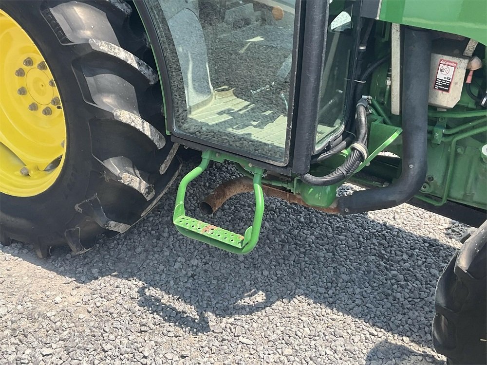 2017 John Deere 5100GN